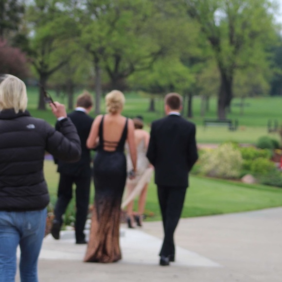 STUNNING PROM DRESS - Picture 4 of 4